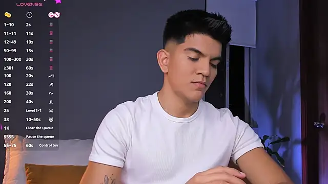 santiago 01 online show from September 2025 12:33:01 AM