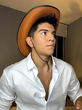 santiago 01 online show from November 2025 12:23:01 AM