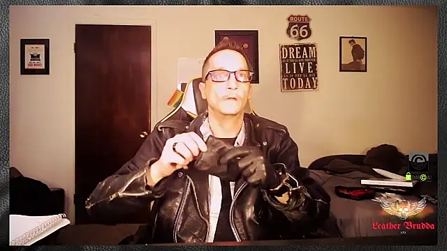 Snapshot of LeatherBrudda69 chatting on January 2026 06:26:02 AM LeatherBrudda69 online show from January 2026 06:26:02 AM