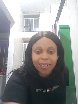 Snapshot of THESHORTQUEEN chatting on October 2025 02:01:02 AM THESHORTQUEEN online show from October 2025 02:01:02 AM