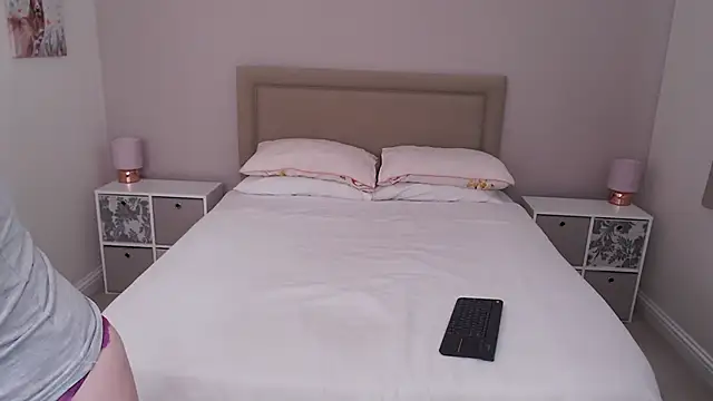British Goddess Anna online show from January 2025 11:25:01 AM