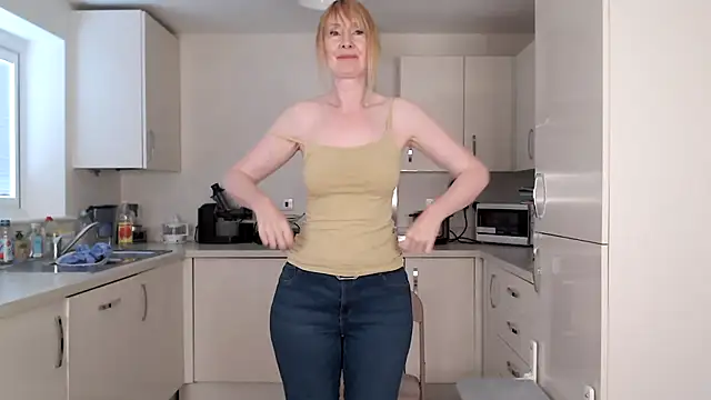 Snapshot of British_Goddess_Anna chatting on July 2026 08:07:01 AM British Goddess Anna online show from July 2026 08:07:01 AM