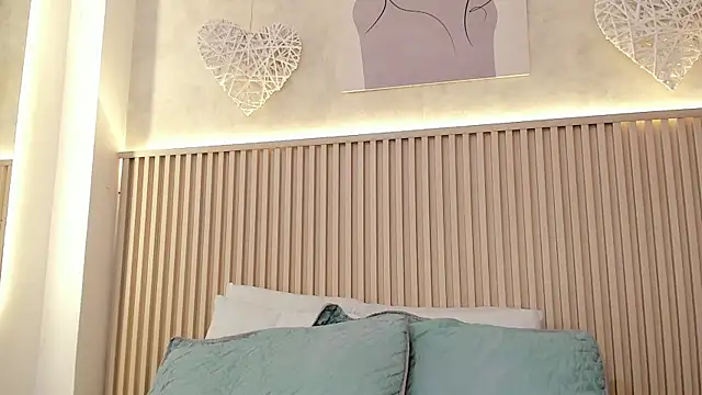 daiana curly online show from April 2026 08:23:01 PM