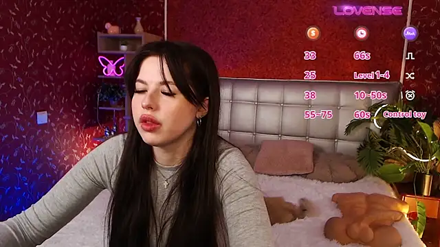 JulieHeets online show from February 2025 07:56:01 AM