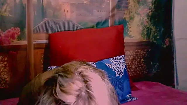 Snapshot of RoyalIndianCreamPuff chatting on October 2025 07:23:01 PM RoyalIndianCreamPuff online show from October 2025 07:23:01 PM