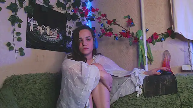 Tiny Witch online show from October 2025 11:15:01 PM