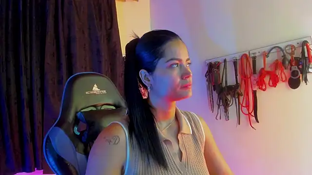 Snapshot of scarlet-kennedy98 chatting on October 2025 10:51:02 PM scarlet-kennedy98 online show from October 2025 10:51:02 PM
