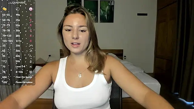 Snapshot of ThreeshaWhite chatting on May 2026 04:43:02 AM ThreeshaWhite online show from May 2026 04:43:02 AM