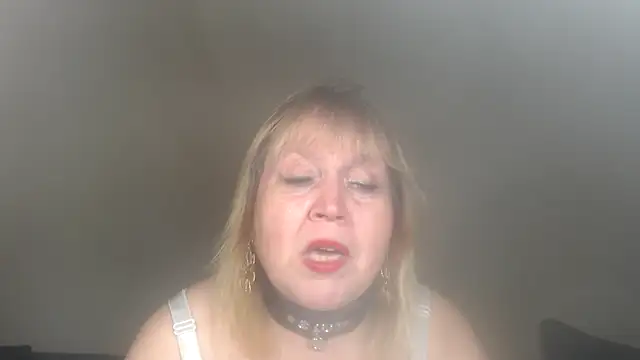 Snapshot of Blasflittchen chatting on March 2025 08:11:01 PM Blasflittchen online show from March 2025 08:11:01 PM