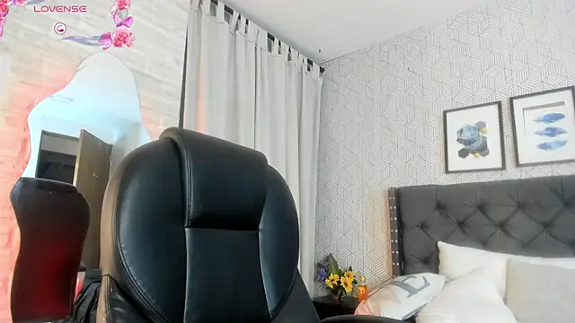 emma  smith1 online show from February 2025 03:36:02 PM