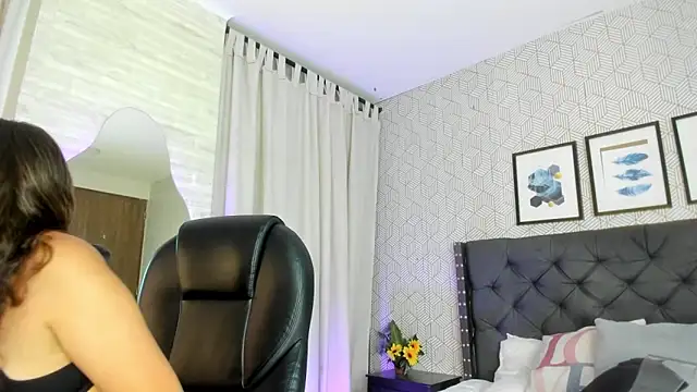 emma  smith1 online show from February 2025 01:54:01 PM