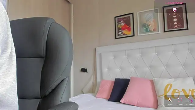 emma  smith1 online show from March 2026 12:53:01 PM