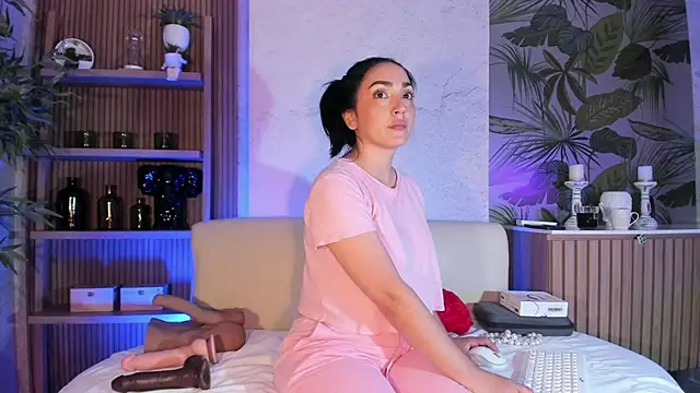 LIAH IZUMI online show from January 2026 01:13:02 PM