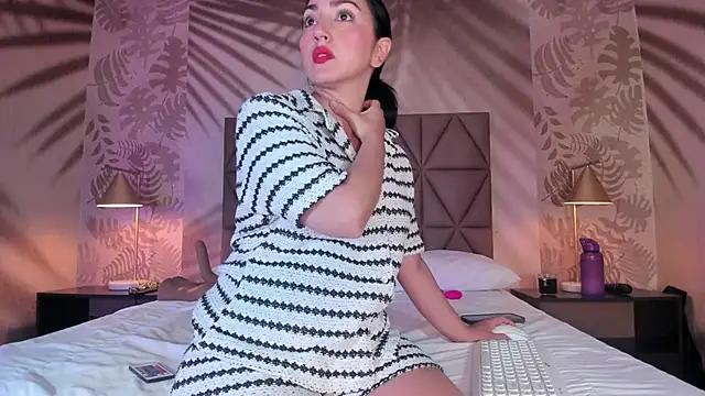 LIAH IZUMI online show from April 2026 01:23:01 PM