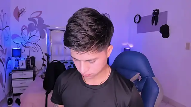 Niicky1  online show from January 2025 09:14:02 PM