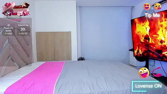 AbrilStivenson  online show from April 2026 11:51:02 PM