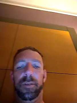 Snapshot of Treemandude chatting on November 2025 11:21:02 PM Treemandude online show from November 2025 11:21:02 PM