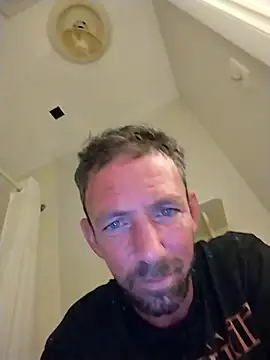 Snapshot of Treemandude chatting on November 2025 11:04:02 PM Treemandude online show from November 2025 11:04:02 PM