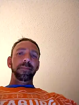 Snapshot of Treemandude chatting on November 2025 03:43:02 AM Treemandude online show from November 2025 03:43:02 AM