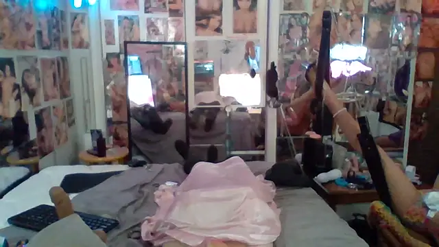 Snapshot of luvs2cumm69 chatting on May 2026 02:06:02 AM luvs2cumm69 online show from May 2026 02:06:02 AM