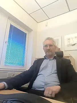 tom-swede online show from March 2025 03:45:02 PM