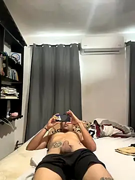 Magicerosxx69 online show from October 2025 04:26:01 PM