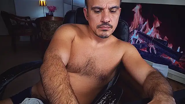 officeman7 online show from December 2024 08:18:01 PM