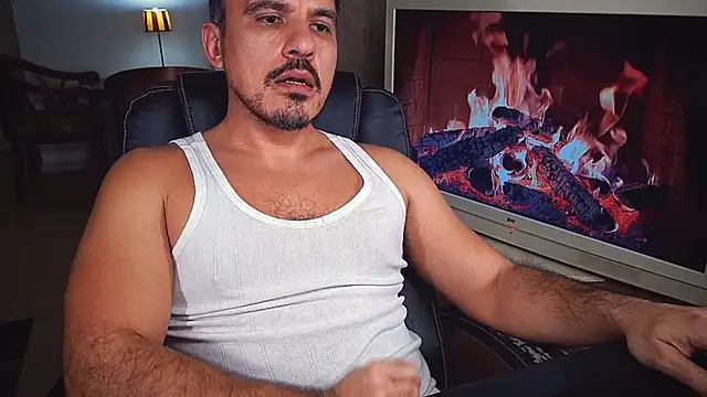 officeman7 online show from December 2024 08:28:02 PM