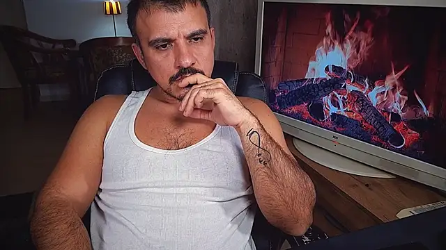 officeman7 online show from December 2024 08:39:01 PM