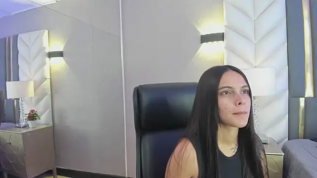 ChloeHarper  online show from April 2026 02:05:01 PM