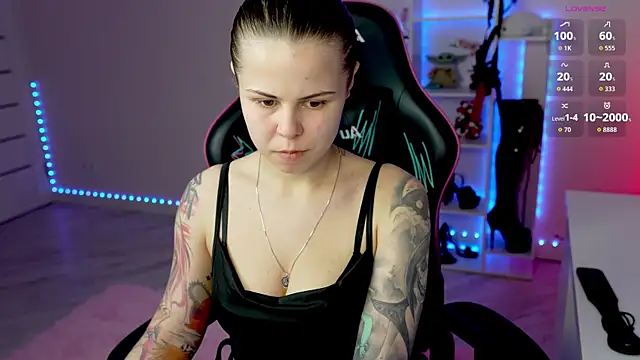 Snapshot of Latex_Kitty chatting on April 2026 06:25:01 PM Latex Kitty online show from April 2026 06:25:01 PM