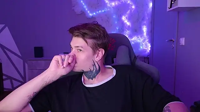 DENIS HERE online show from December 2024 10:06:02 PM