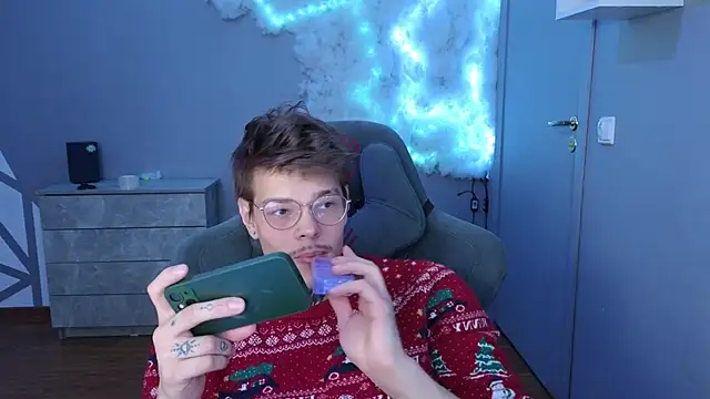 DENIS HERE online show from December 2024 06:13:01 PM