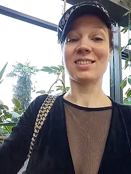 Exhibitionsplit online show from January 2026 11:04:01 AM