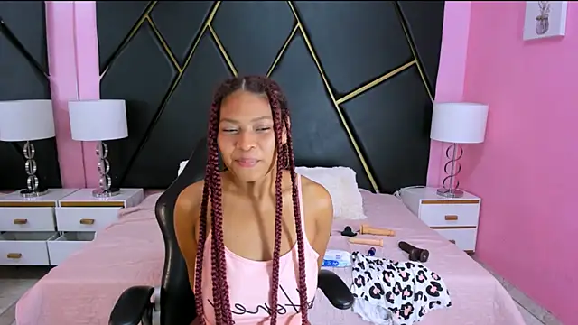 Naomi Tylers online show from October 2025 02:13:02 PM