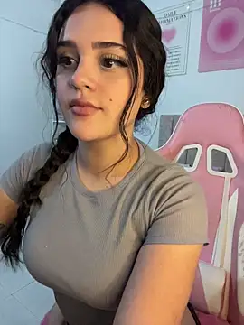 Snapshot of violet-333 chatting on May 2026 03:33:01 AM violet-333 online show from May 2026 03:33:01 AM