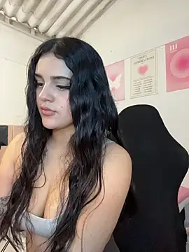Snapshot of violet-333 chatting on June 2026 05:55:02 PM violet-333 online show from June 2026 05:55:02 PM