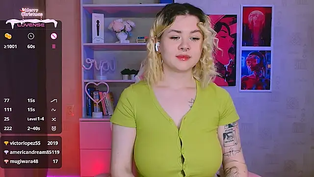 Snapshot of cutie_mili chatting on January 2025 12:47:02 PM cutie mili online show from January 2025 12:47:02 PM