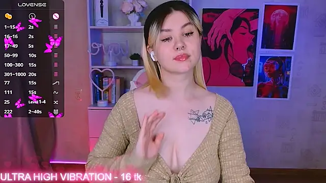 Snapshot of cutie_mili chatting on February 2025 02:53:02 PM cutie mili online show from February 2025 02:53:02 PM