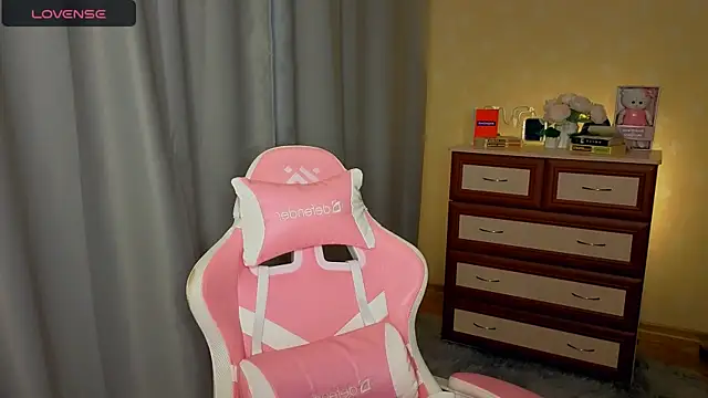 cutie mili online show from April 2026 10:28:02 AM