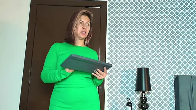 scarlett moore online show from September 2025 01:12:02 PM