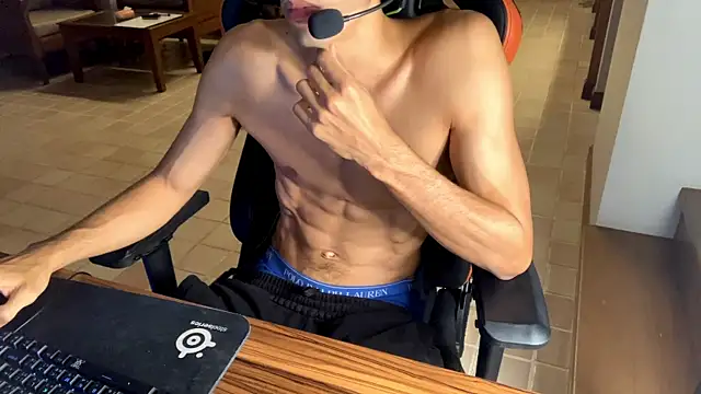 Snapshot of rippedbutskinny chatting on January 2025 11:01:02 PM rippedbutskinny online show from January 2025 11:01:02 PM