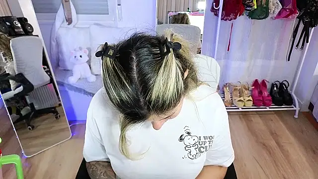 Tawny cox online show from February 2026 09:45:01 AM