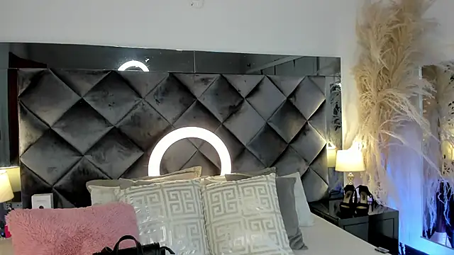 sofhiaa adaams online show from October 2025 10:10:01 PM