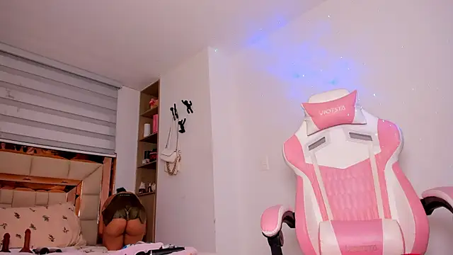 andreafernandz online show from March 2026 01:12:02 AM