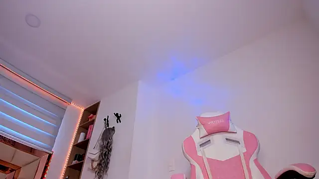 andreafernandz online show from May 2026 09:22:02 PM
