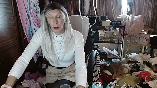 Ombeline1 online show from October 2025 12:06:02 PM