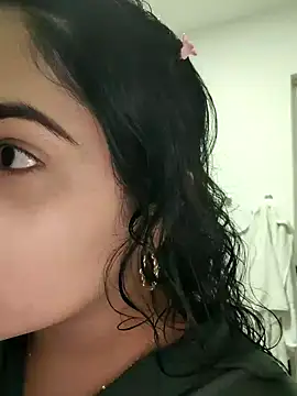 Lia Hurley online show from January 2025 04:47:01 PM