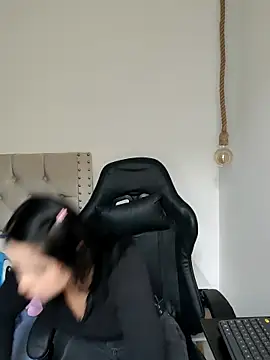 Lia Hurley online show from March 2025 12:50:02 PM