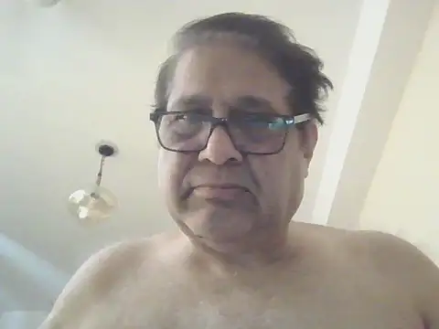 Snapshot of Nuttysub chatting on June 2026 04:05:01 AM Nuttysub online show from June 2026 04:05:01 AM